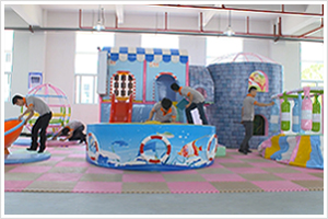 儿童游乐设备工厂一角