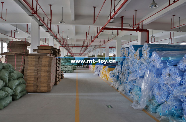 爱飞儿童游乐设备工厂一角图片4